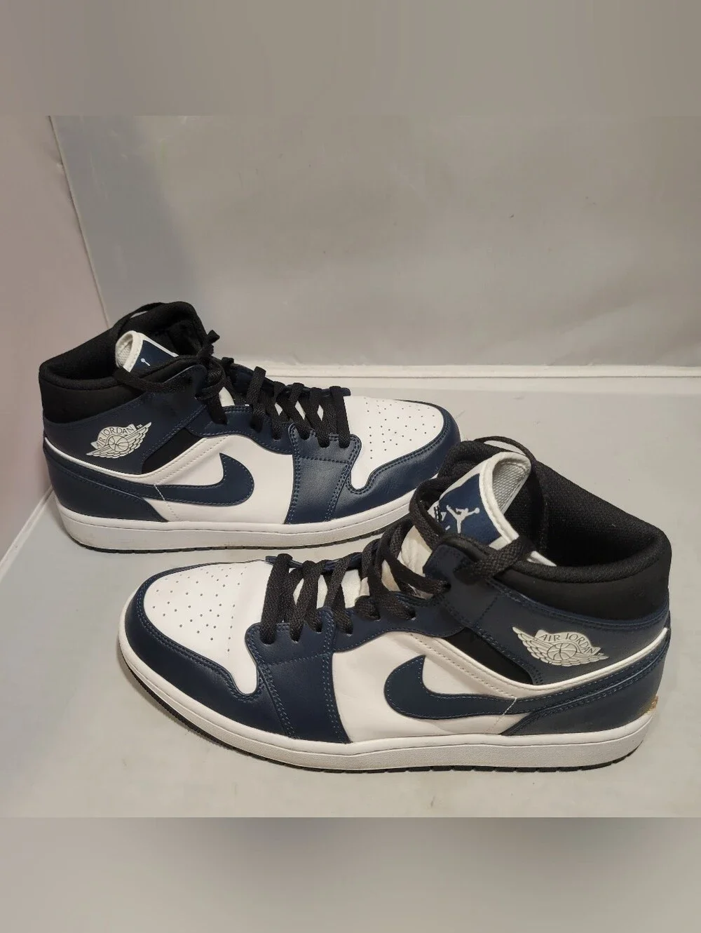 Nike AIR JORDAN 1 Mid SE Mens Basketball Shoe Size 12 navy and white